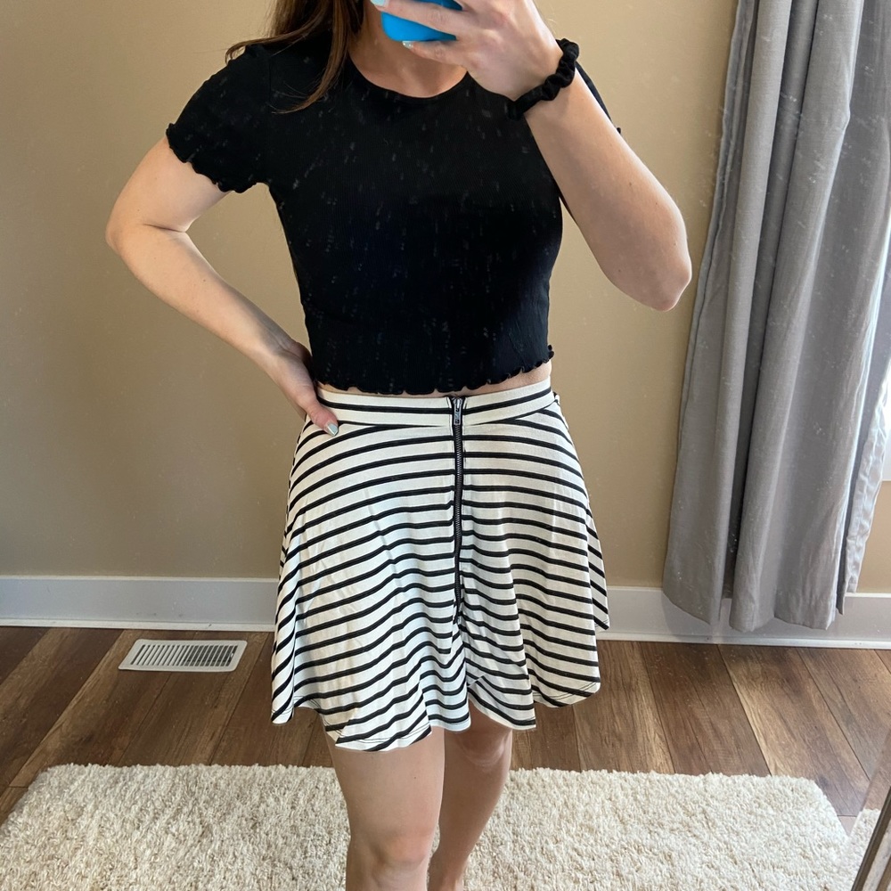 American Eagle Black and White Skater skirt